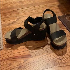 Crown Vintage Black Wedges